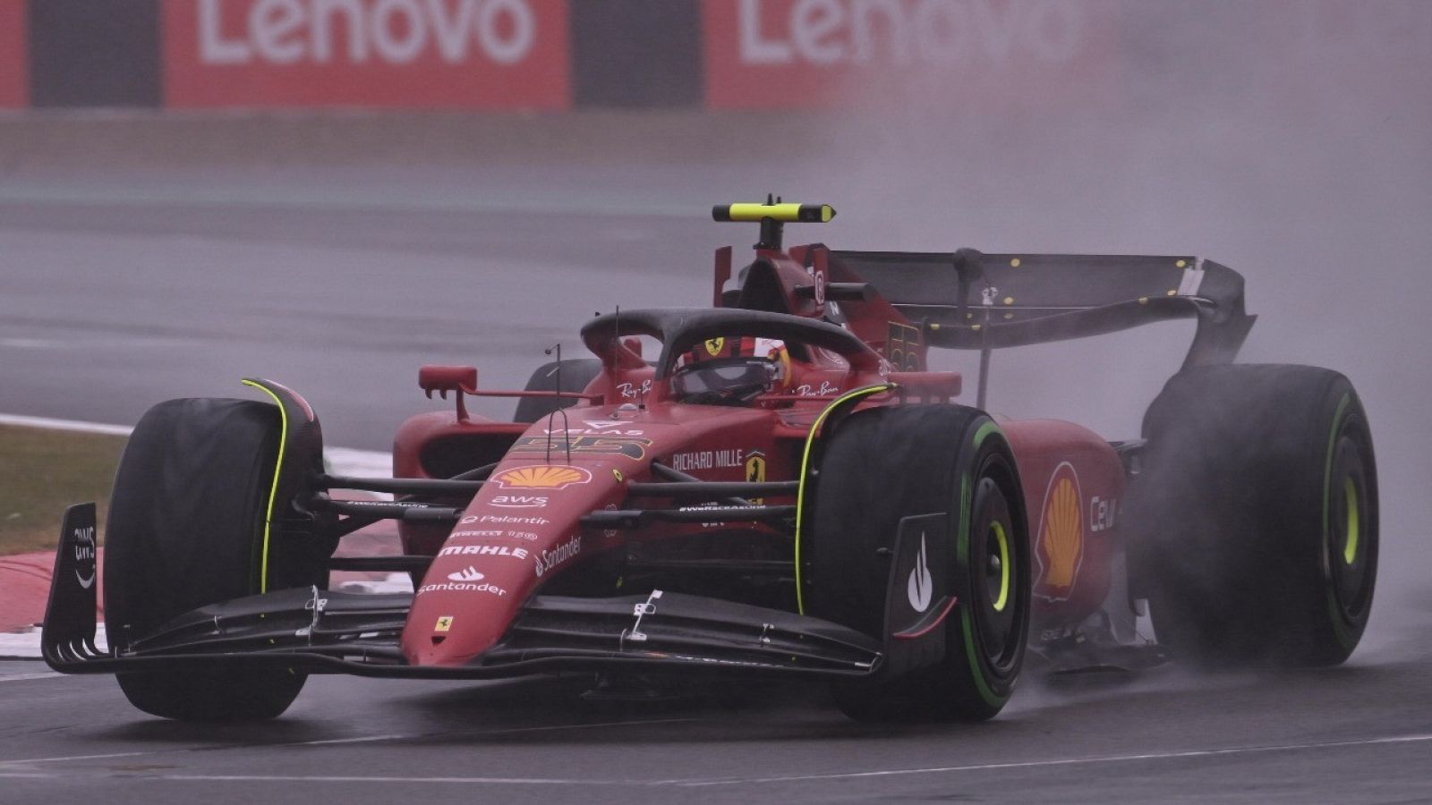 Imagen: Carlos Sainz logra la pole bajo la lluvia en Silverstone