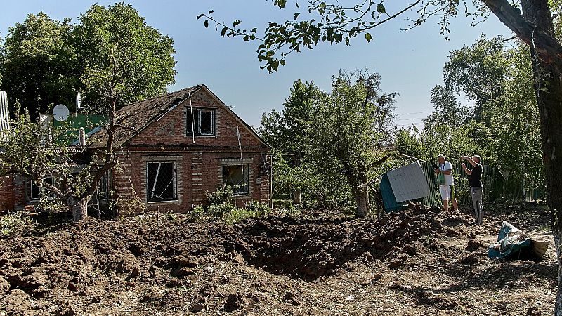 Cráter dejado por una bomba en Járkov