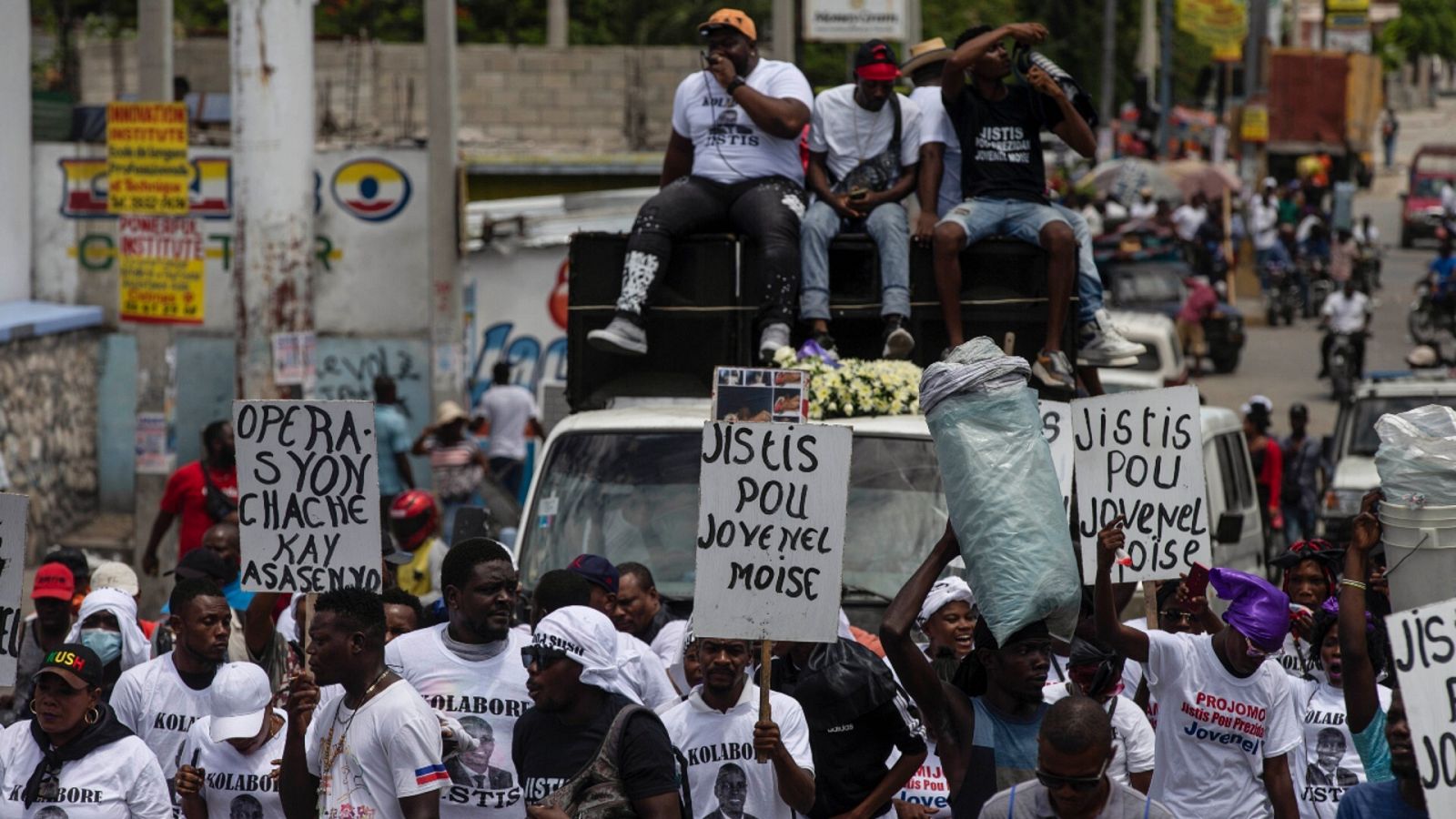 Una imagen de la manifestación en Puerto Príncipe (Haití) para exigir justicia al cumplirse un año del asesinato Jovenel Moïse.