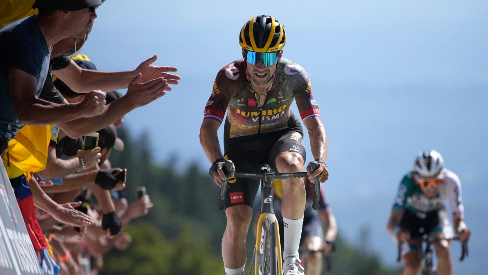 Roglic en la llegada al Alpe d'Huez