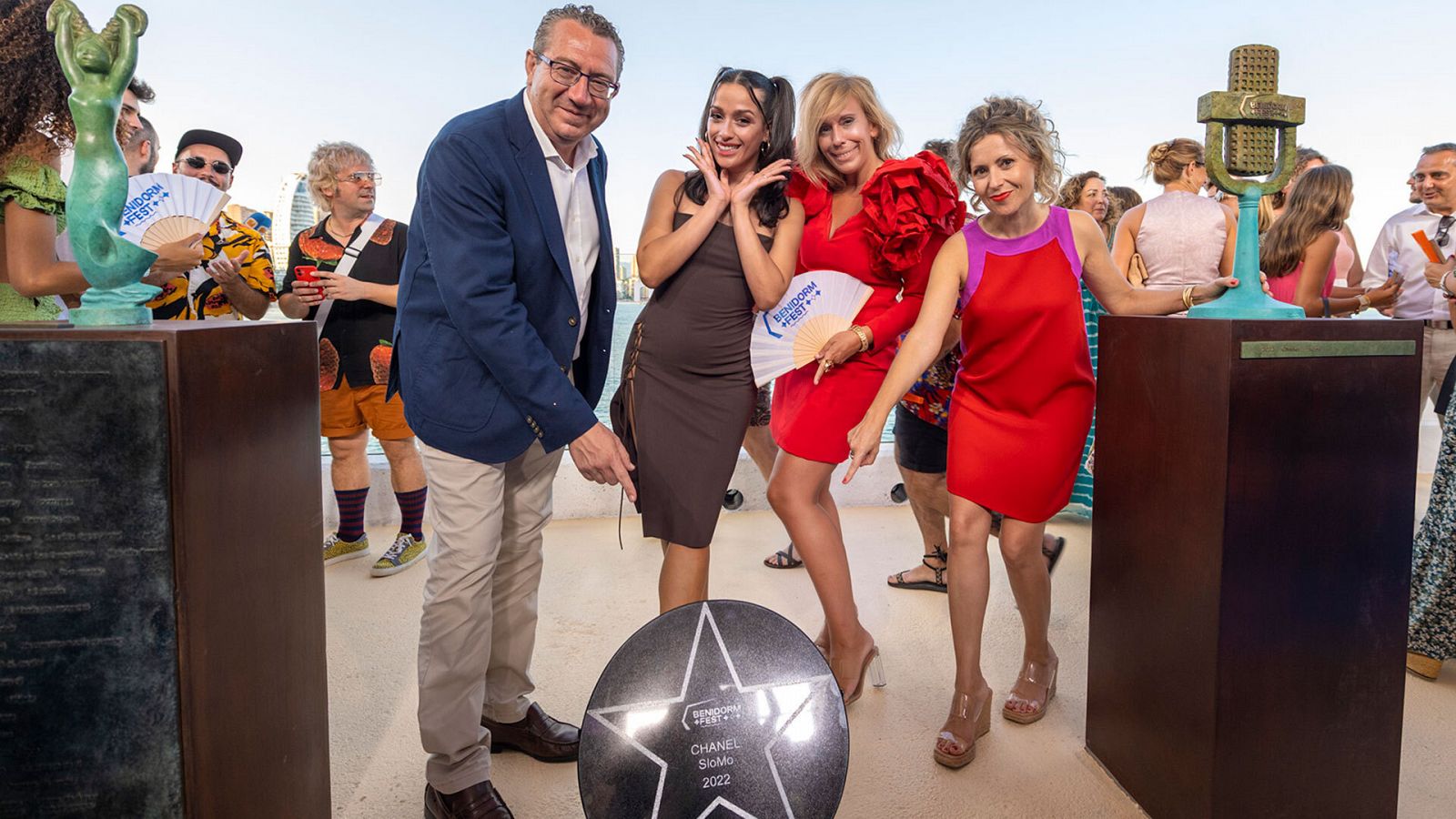 Chanel destapa su estrella en el nuevo Mirador de la Música de Benidorm.