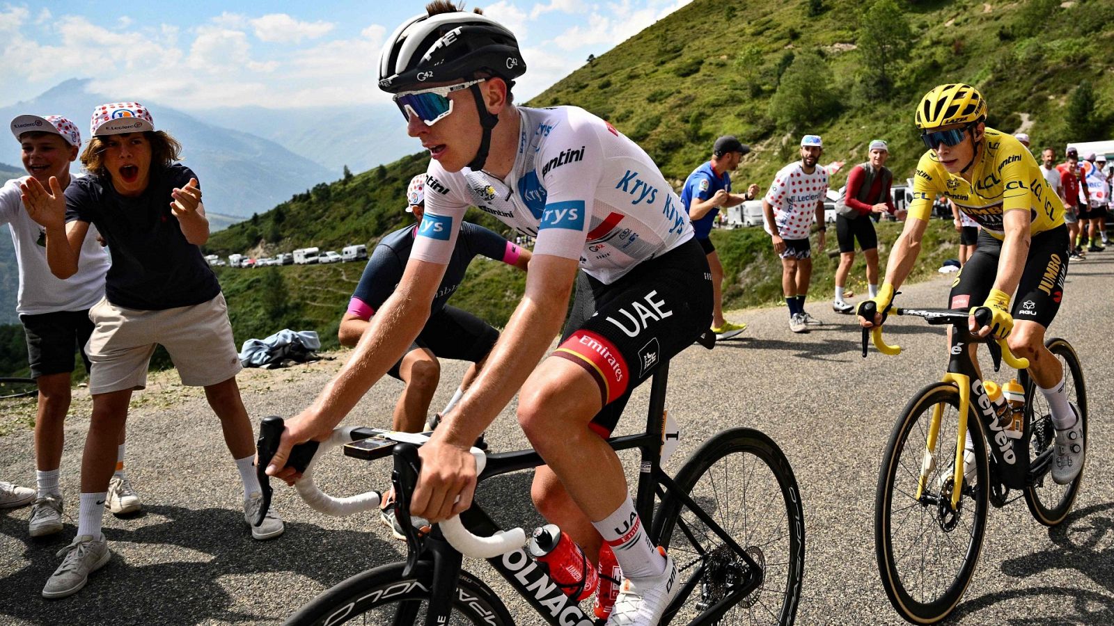 Tadej Pogacar y Jonas Vingegaard, en la 17ª etapa del Tour.