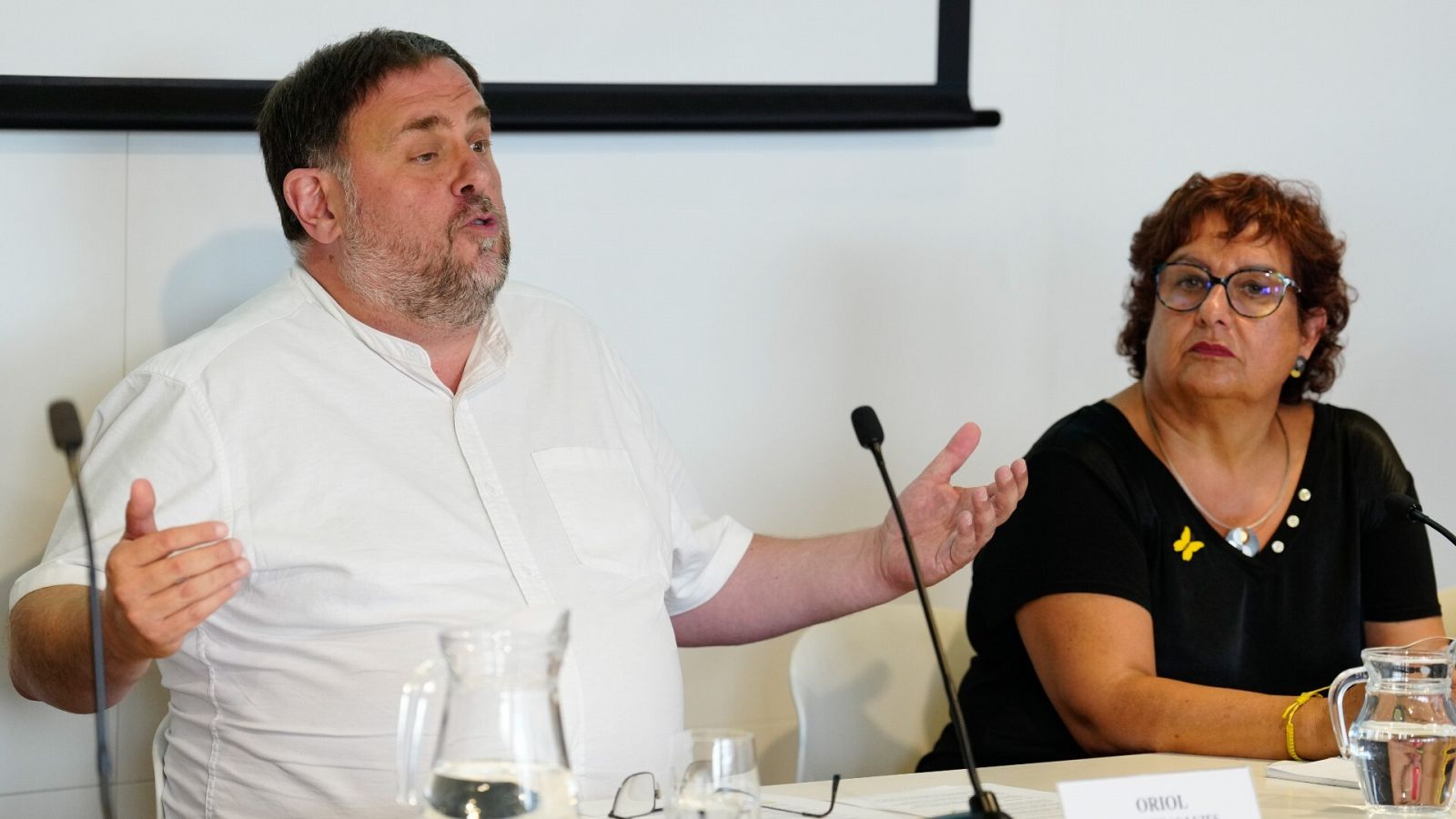 Oriol Junqueras y Dolors Bassa, durante la rueda de prensa ofrecida este miércoles