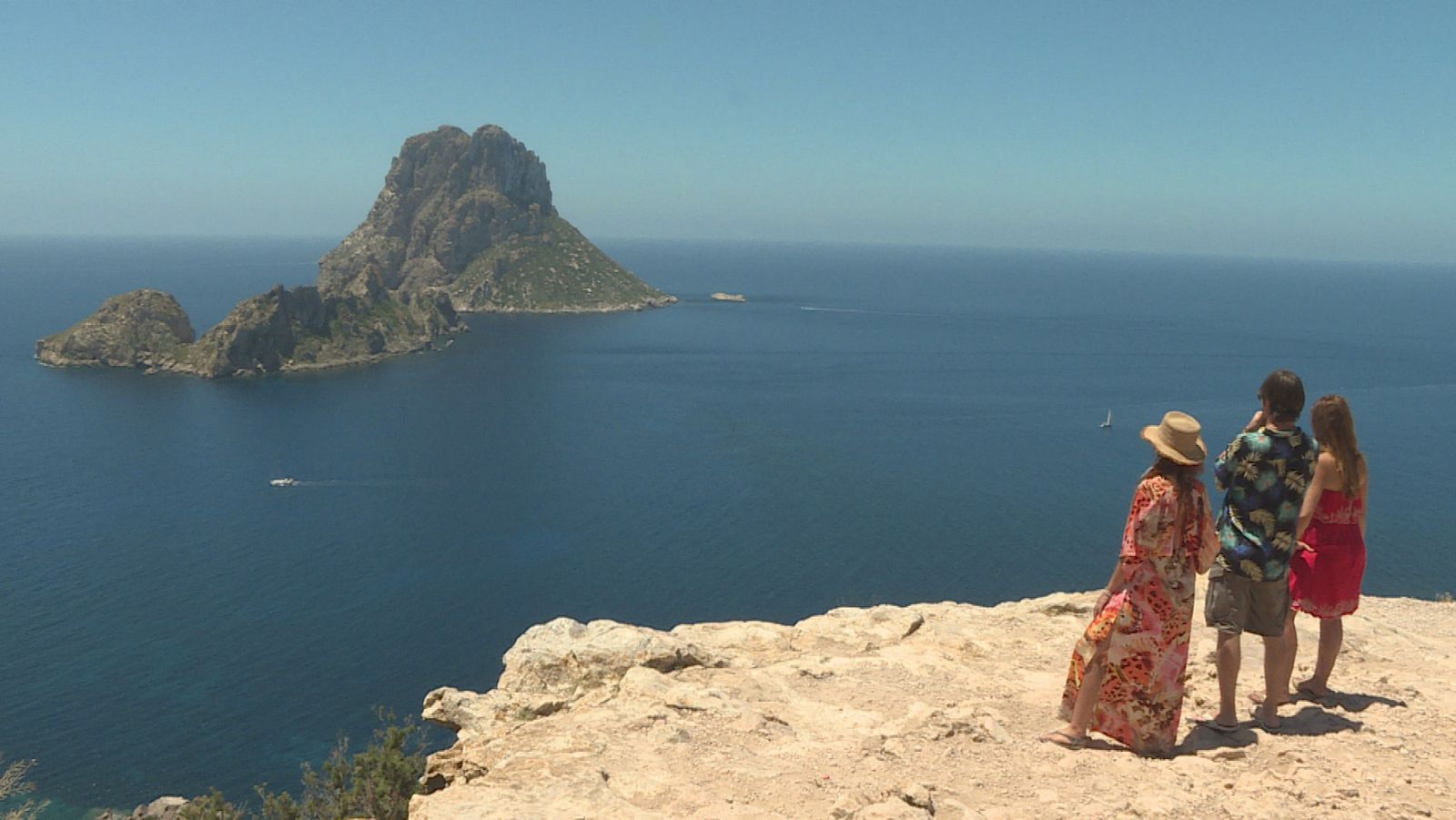 El magnetismo de Ibiza y sus aguas turquesa