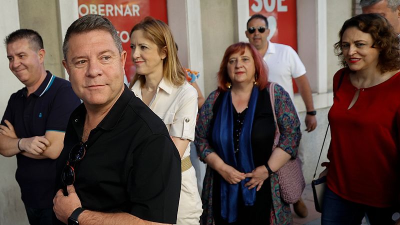 El presidente de Castilla La-Mancha, Emiliano García-Page a su llegada a la sede del PSOE en la calle Ferraz de Madrid.