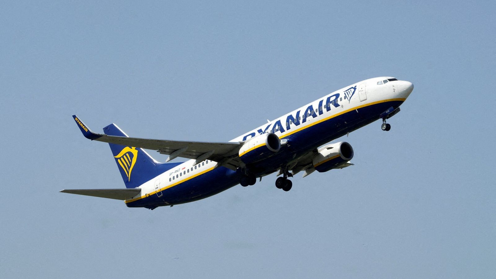 La huelga de tripulantes Ryanair provoca 11 cancelados y 51 retrasos este lunes