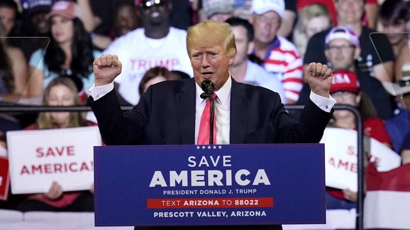 El expresidente Donald Trump habla en un mitin de Save America el viernes 22 de julio de 2022 en Prescott, Arizona.