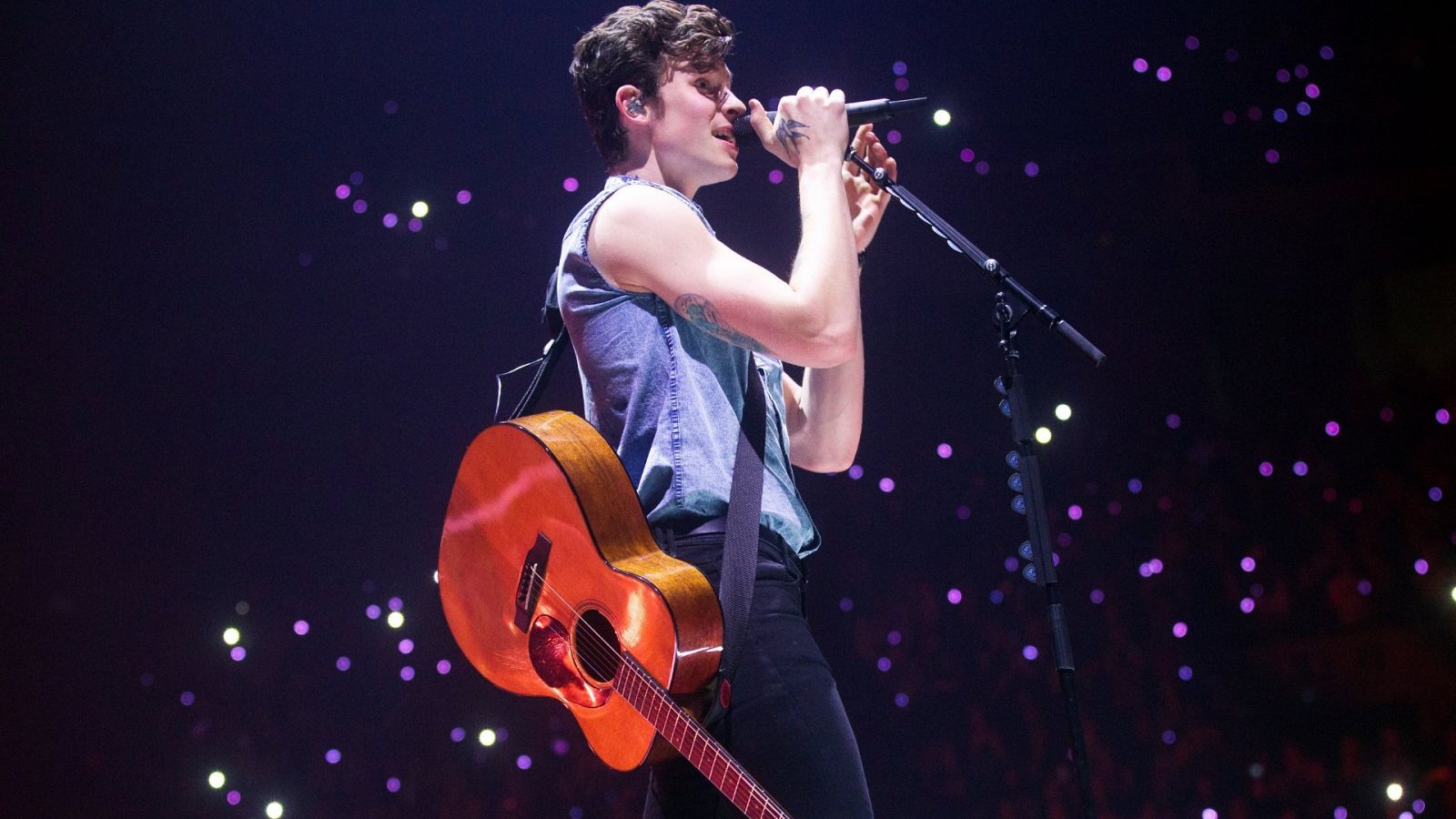 El cantante canadiense Shawn Mendes durante un concierto