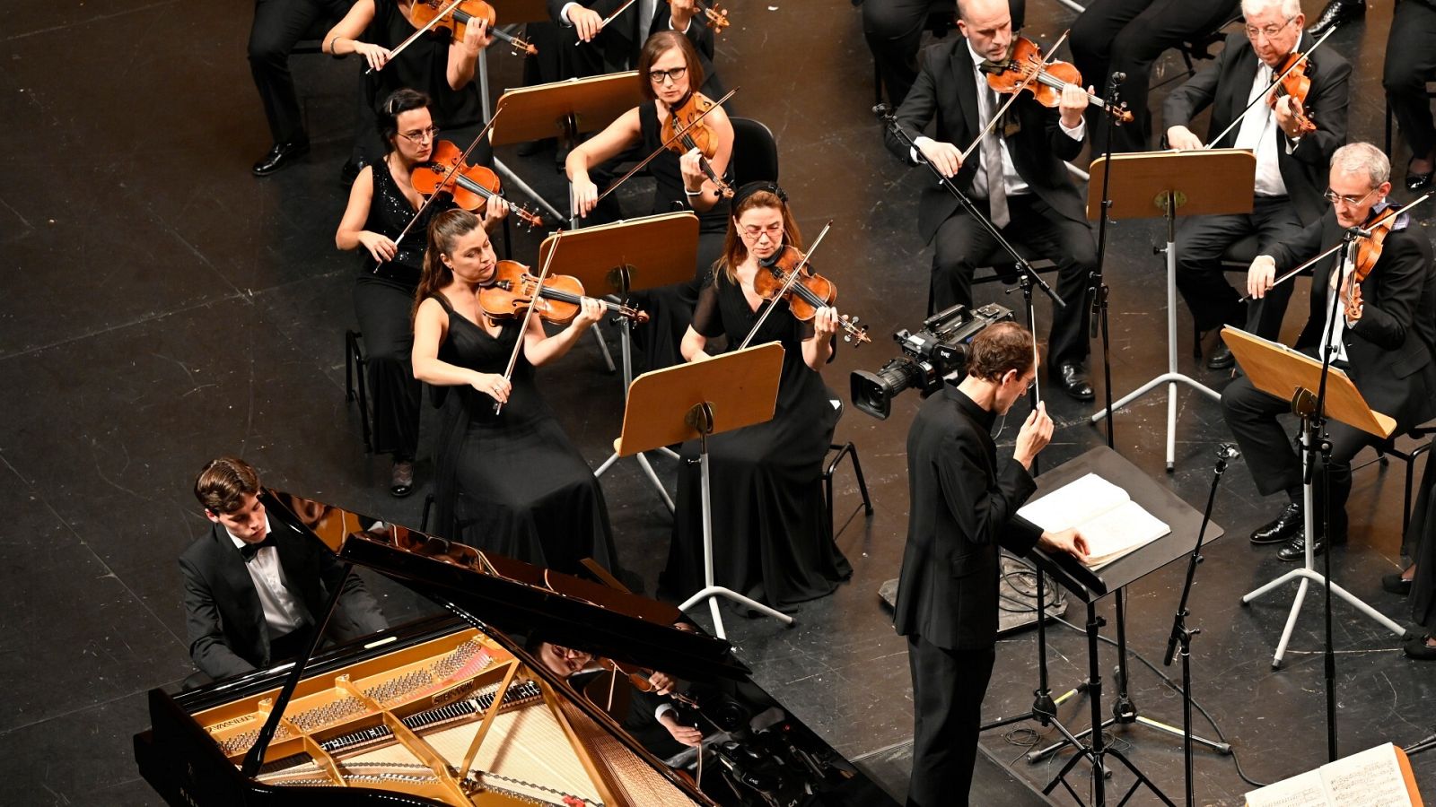 Izik-Dzurko con la orquesta sinfónica de RTVE