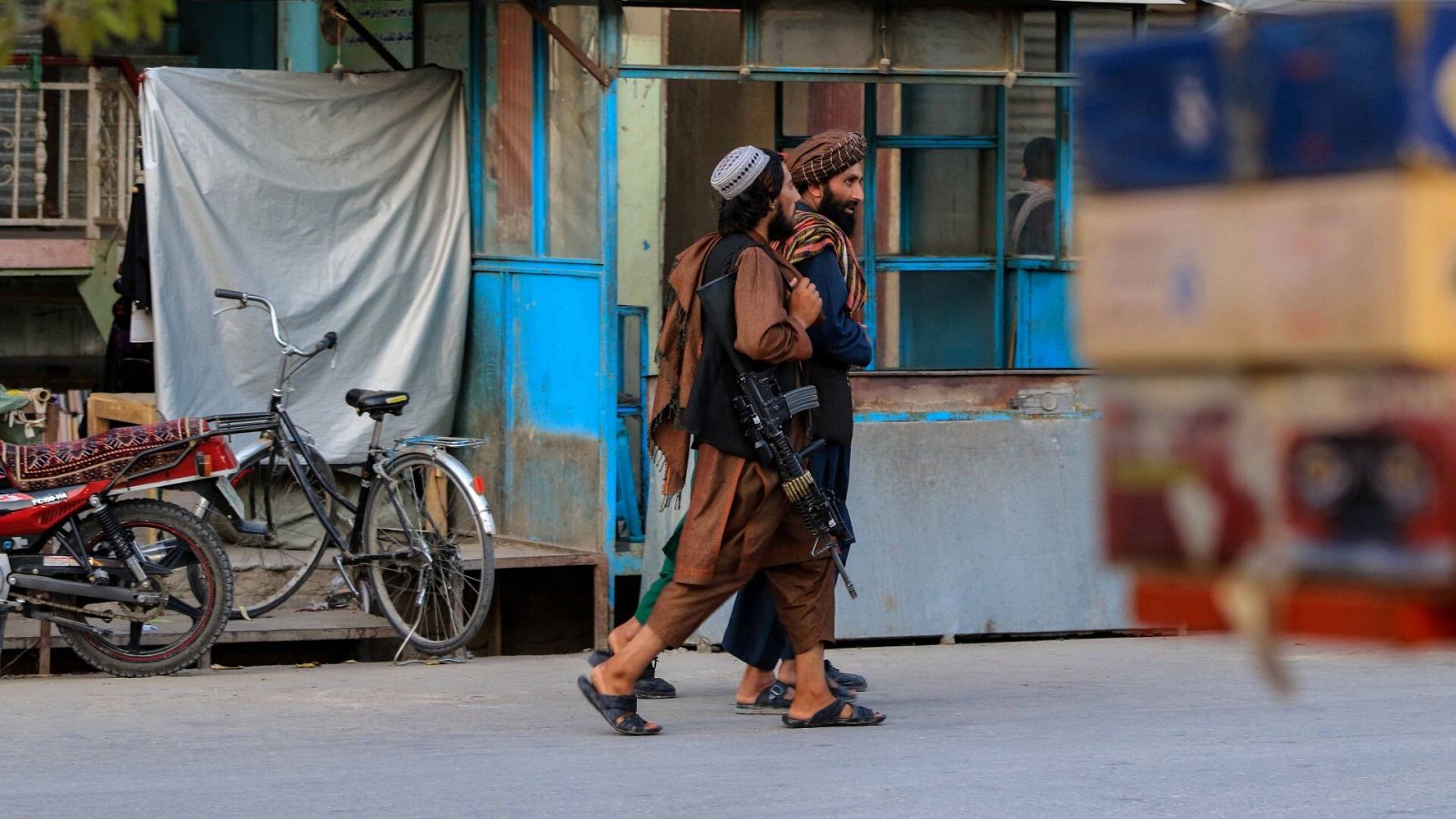 Patrulla talibán en Kabul, Afganistán