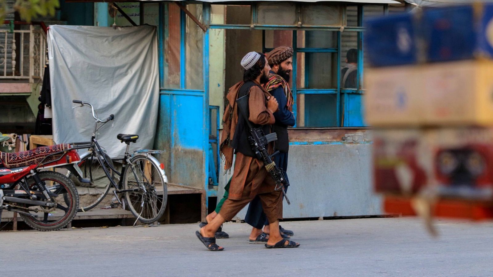 Una patrulla talibán en las calles de Kabul