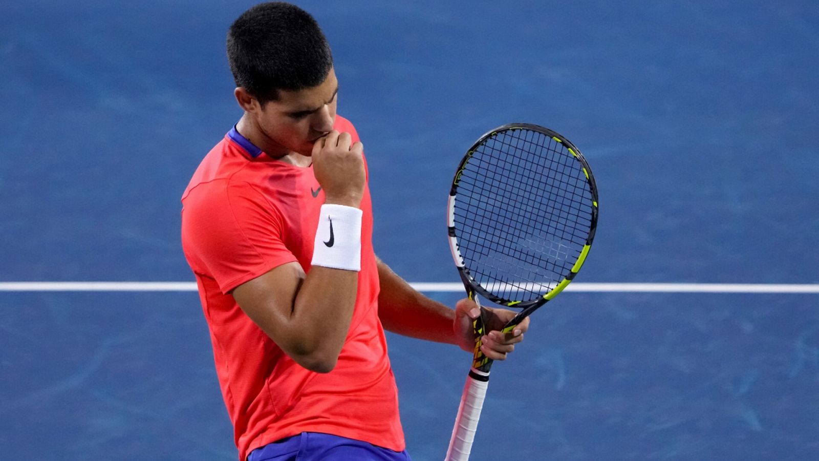 El tenista español Carlos Alcaraz durante cuartos de final del Masters 1000 de Cincinnati, Estados Unidos, el viernes 19 de agosto de 2022.