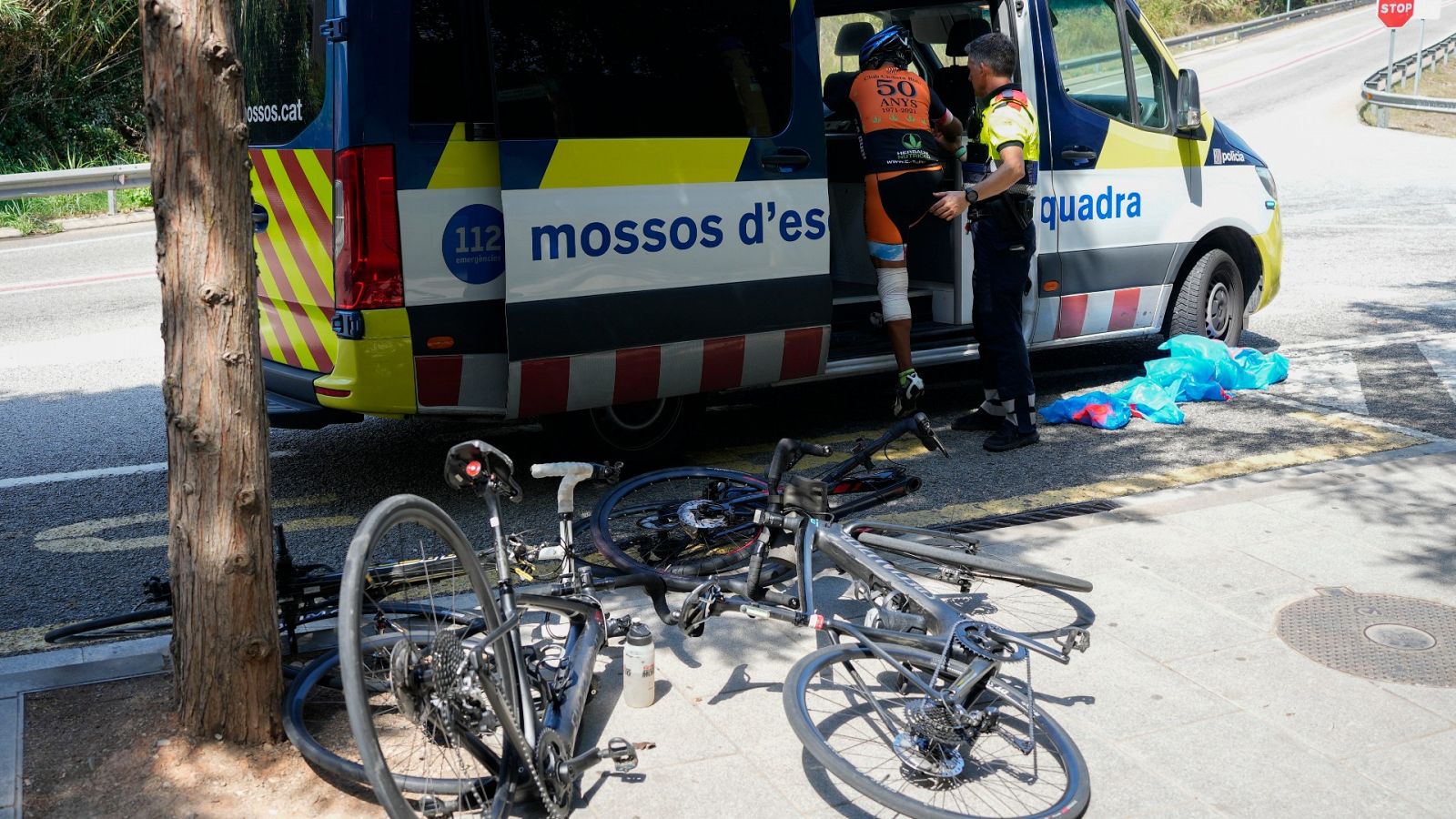 Punto de la carretera C-243c donde el coche ha atropellado al grupo de ciclistas