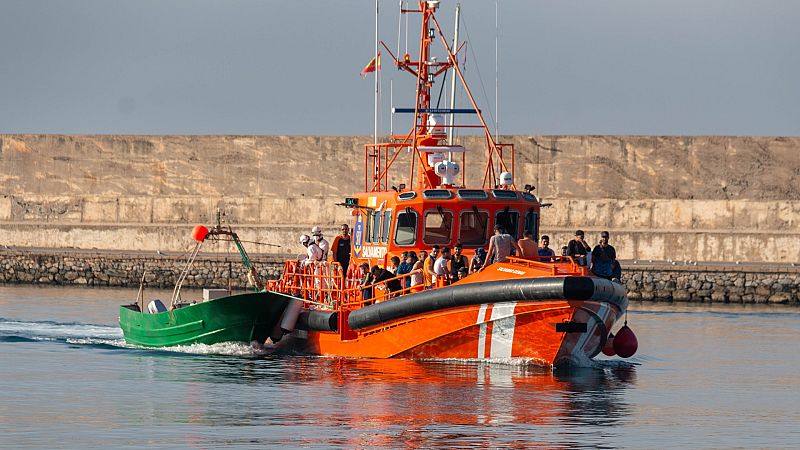 Imagen de una embarcación de Salvamento Marítimo a su llegada a puerto