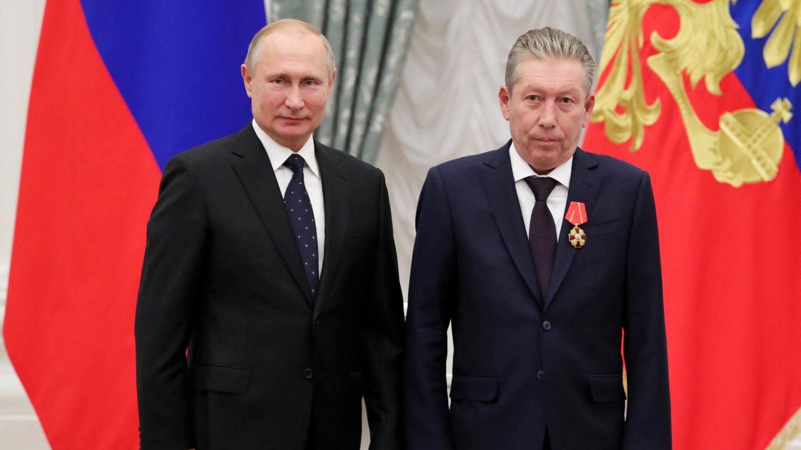 El presidente de Lukoil, Ravil Maganov, acompañado del presidente ruso, Vladímir Putin