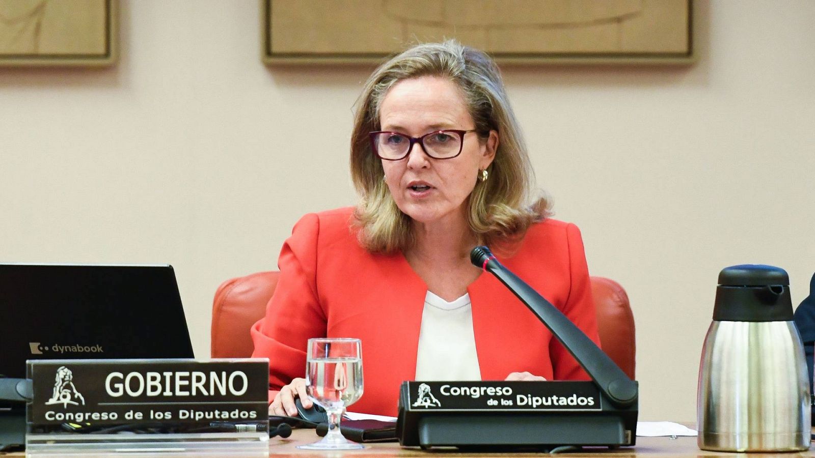 La vicepresidenta primera y ministra de Asuntos Económicos y Transformación Digital, Nadia Calviño, durante su comparecencia en el Congreso