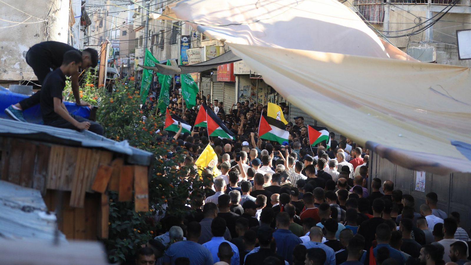 Funeral por la muerte de Waseem Abu Khalifa, de 20 años, en el campo de refugiados de Balata, cerca de la ciudad cisjordana de Naplusa