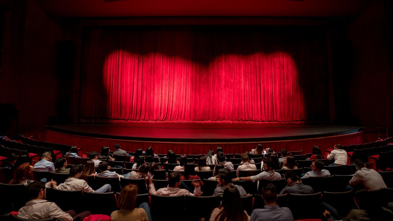 Teatre amb l'escenari de fons