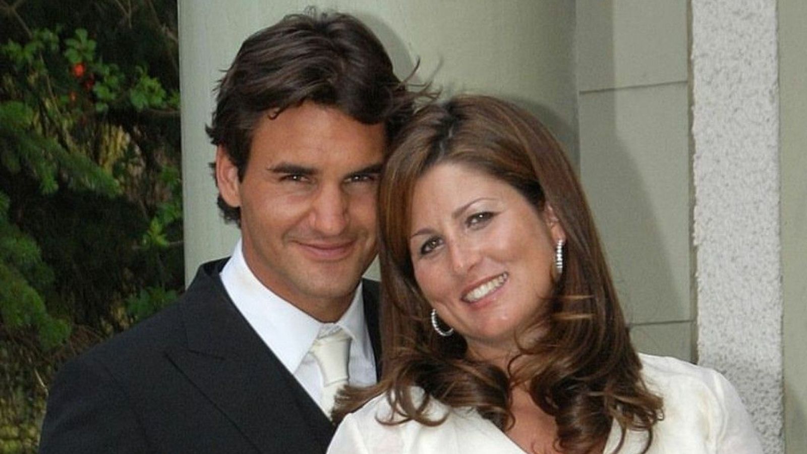 Roger Federer y su mujer Mirka posando en el día de su boda