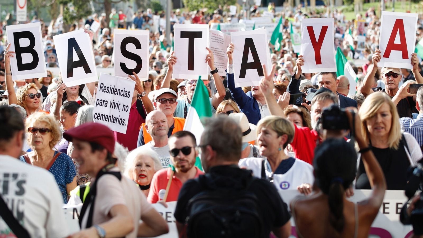 Manifestación de la Plataforma Estatal de Organizaciones de Familiares y Usuarias de Residencias en Madrid