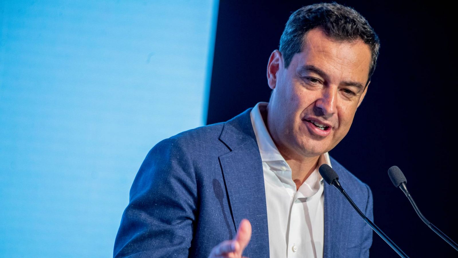 El presidente de Andalucía, Juanma Moreno, durante su intervención en la reunión Interparlamentaria del PP este sábado en Toledo