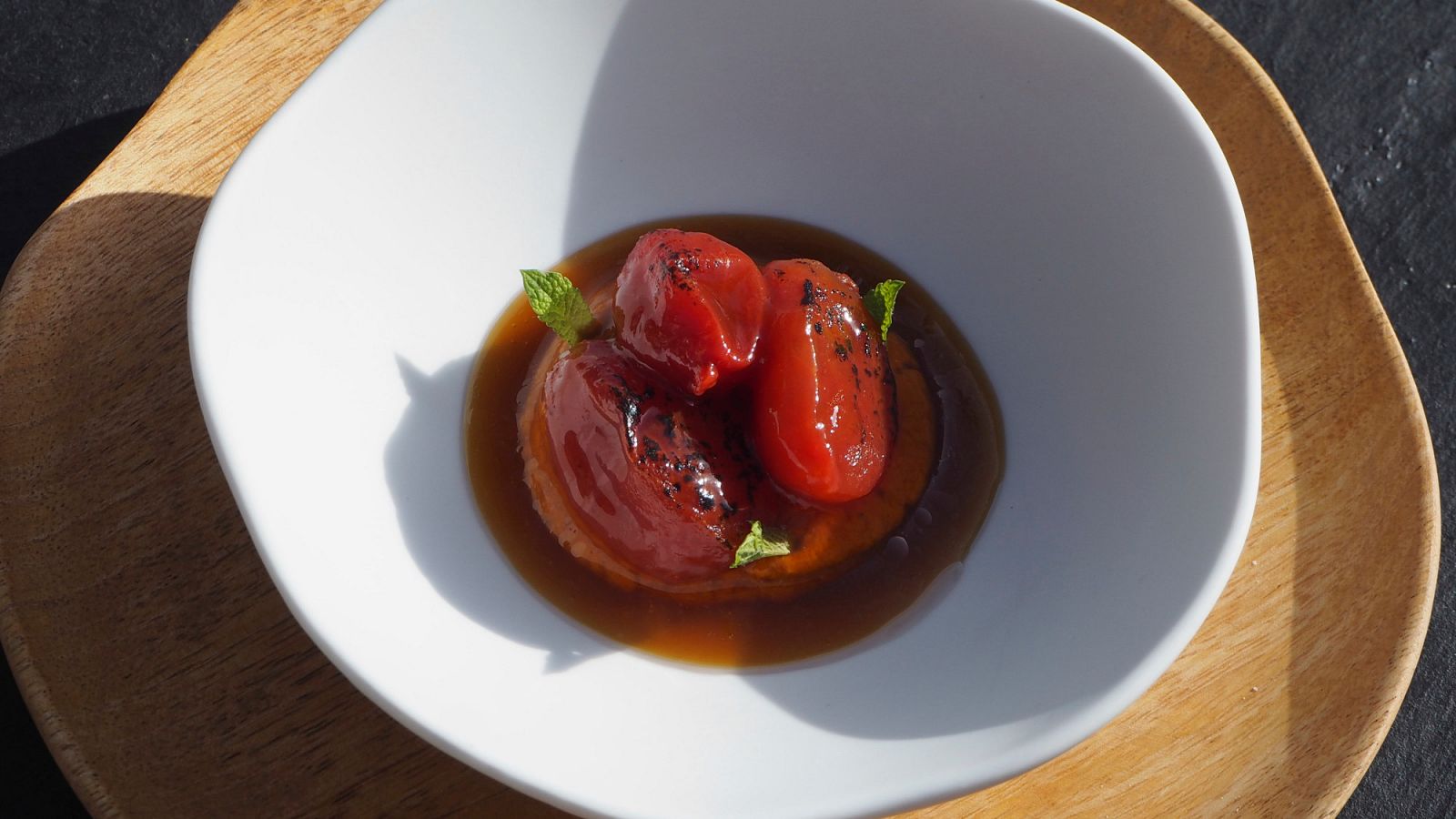 Receta de tomates confitados, salsa romesco y vinagreta de Ponzu