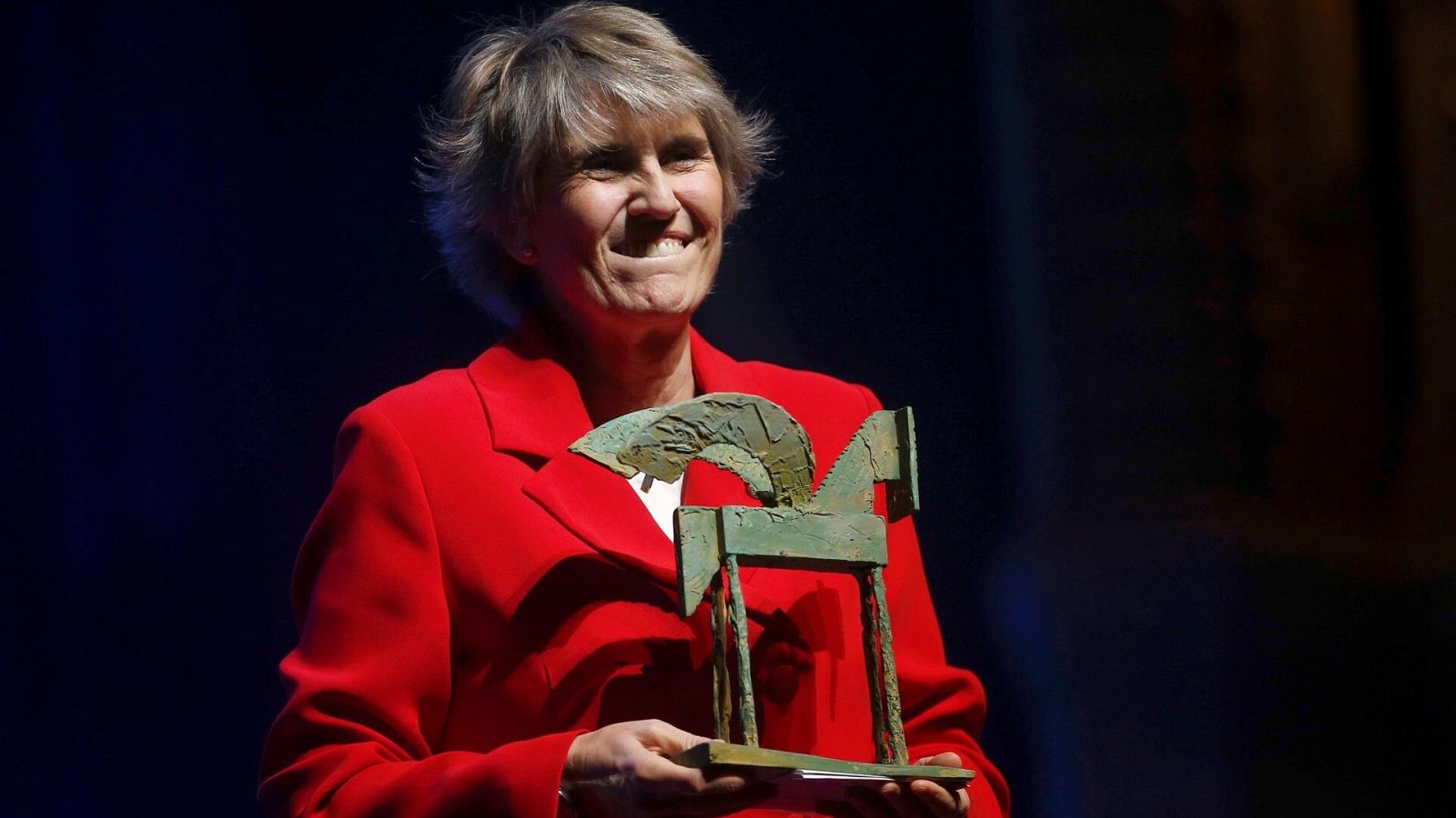 La periodista Paloma del Río con el Premio Ondas nacional de televisión a la mejor presentadora