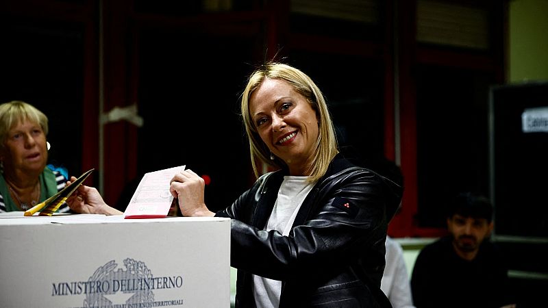 Giorgia Meloni vota en las elecciones de Italia
