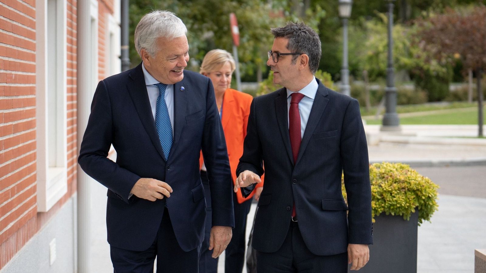 El comisario europeo de Justicia, Didier Reynders, junto con el ministro de Presidencia, Félix Bolaños.