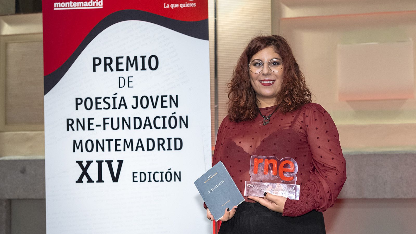  Anais Vega recoge el XIV Premio de Poesía Joven RNE-Fundación Montemadrid