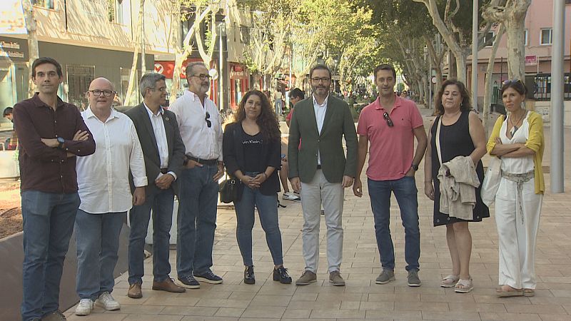 El batle de Palma, José Hila, acompanyat d'altres autoritats del consistori, inauguren el carrer de Nuredduna