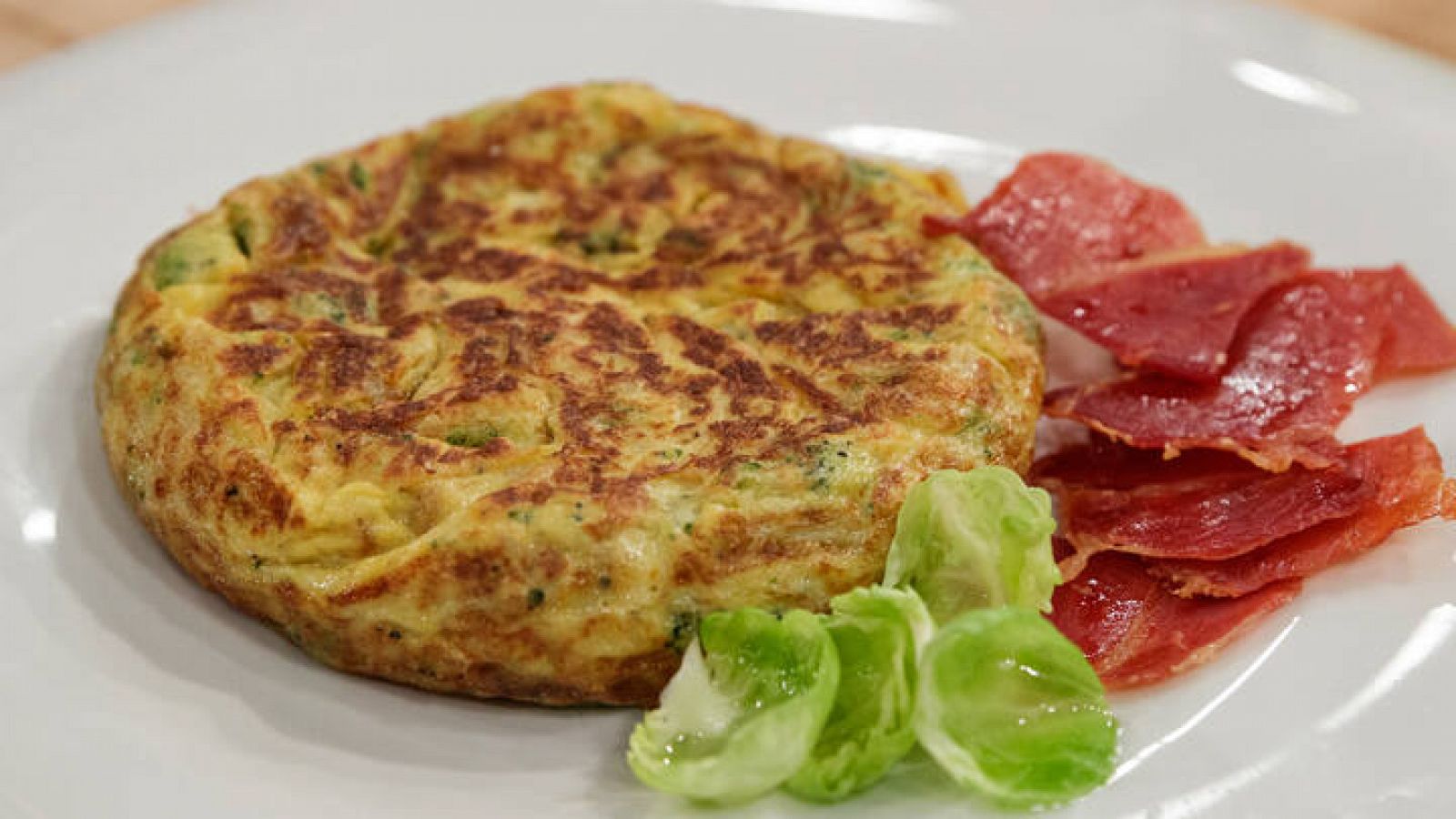 Receta de tortilla de brócoli y cebolla de Xavier Deltell