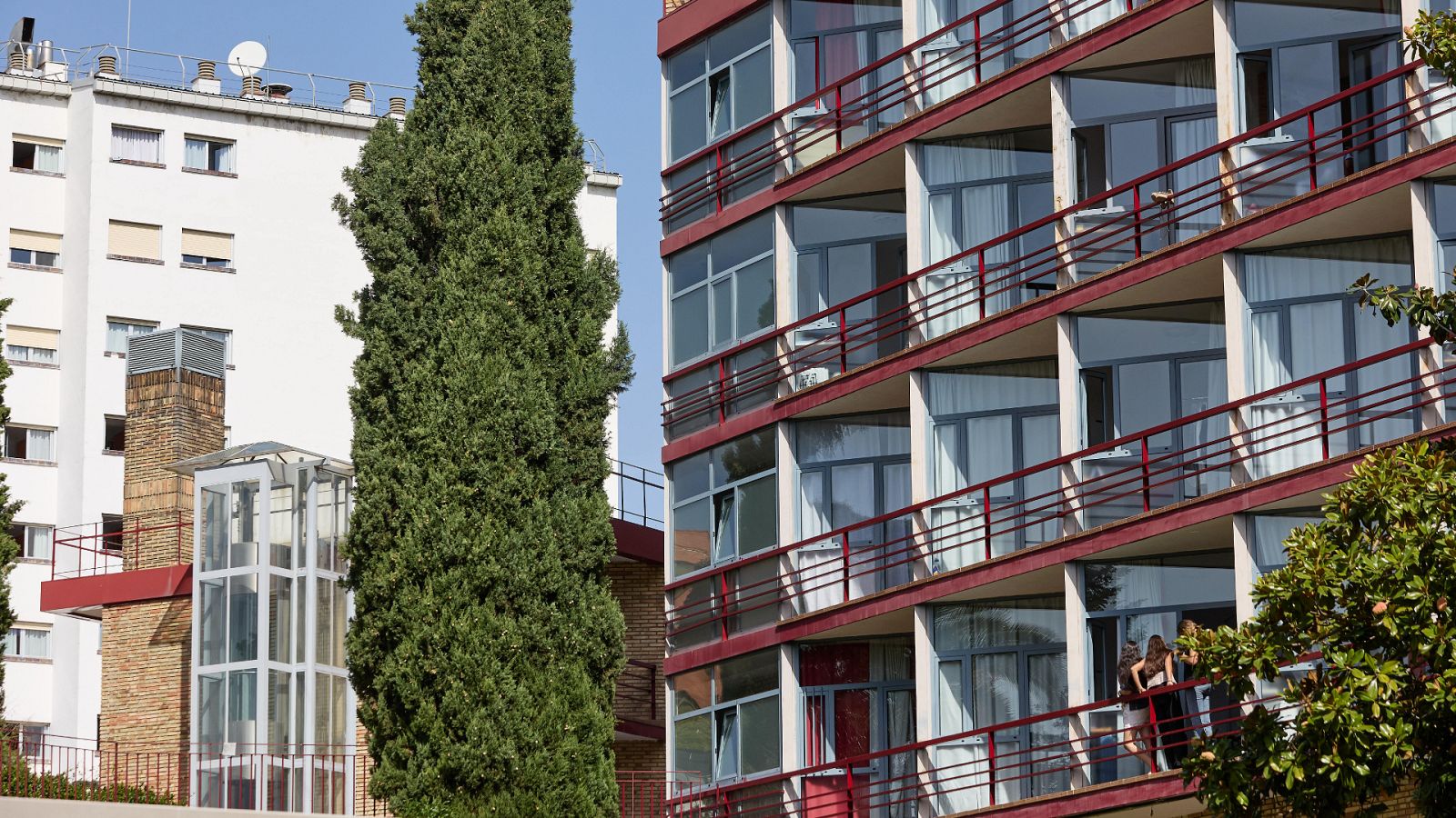 Fachada del Colegio Mayor Santa Mónica