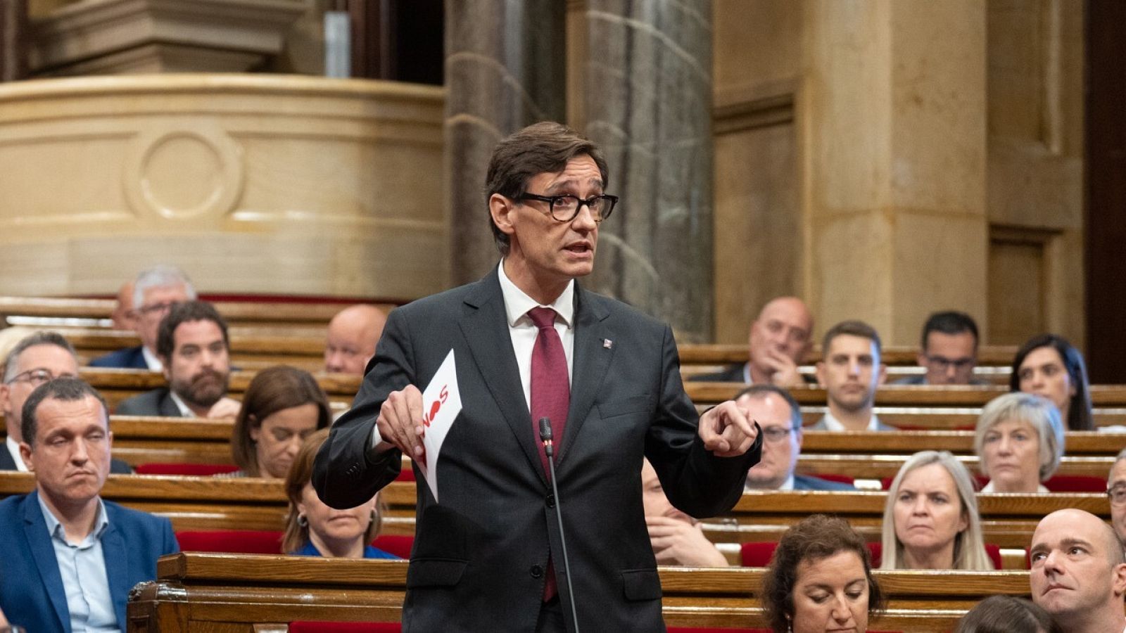 El primer secretario del PSC, Salvador Illa, interviene durante una sesión de control al Govern.