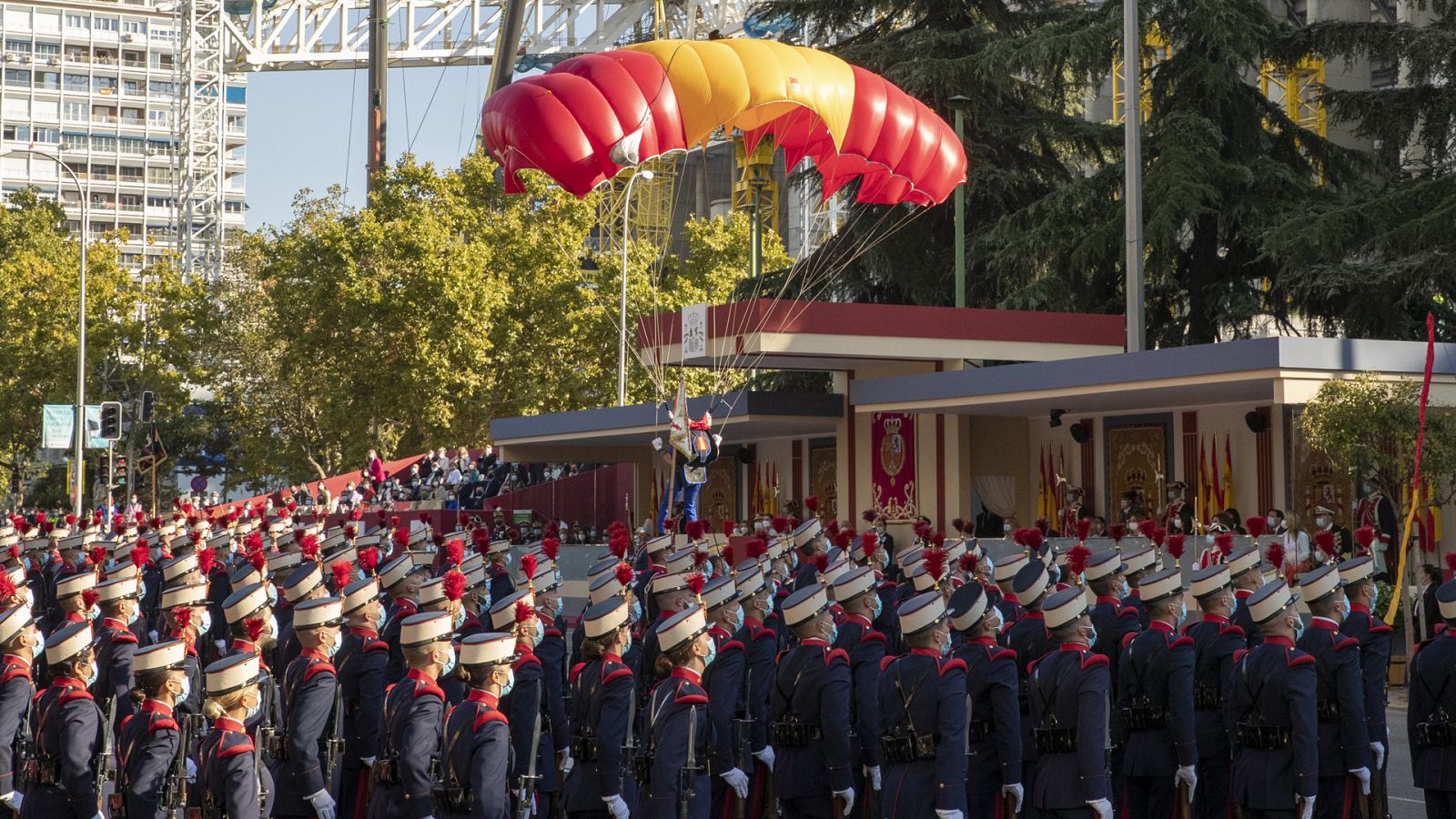 Desfile militar en Madrid con motivo de la celebración del Día de la Fiesta Nacional de 2021.