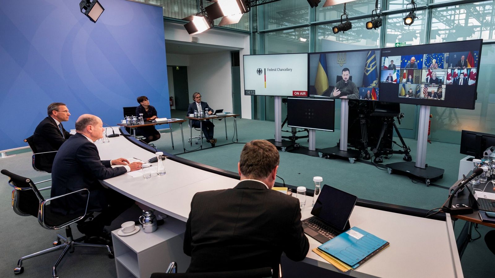 El canciller alemán, Olaf Scholz, en la reunión virtual del G7 con Volodímir Zelenski 