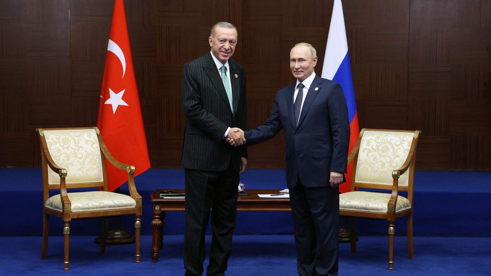 El presidente ruso, Vladímir Putin, y su homólogo turco, Recep Tayyip Erdogan, durante su reunión bilateral en Astaná, Kazajstán. Foto: Vyacheslav PROKOFYEV / SPUTNIK / AFP