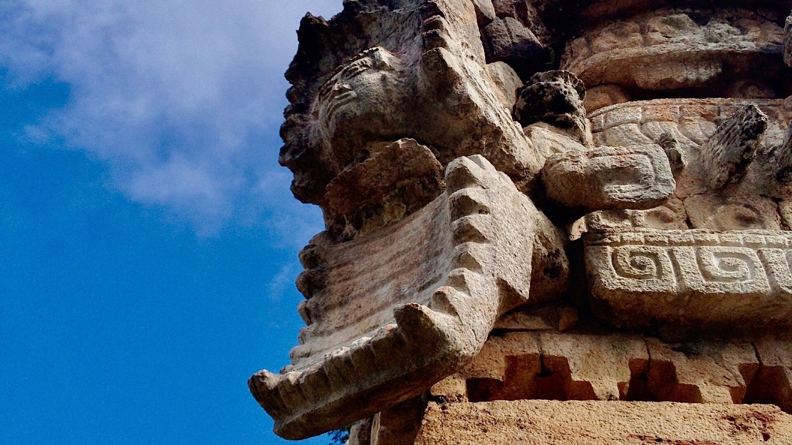 Hallan nuevas estructuras mayas en X'baatún, en México