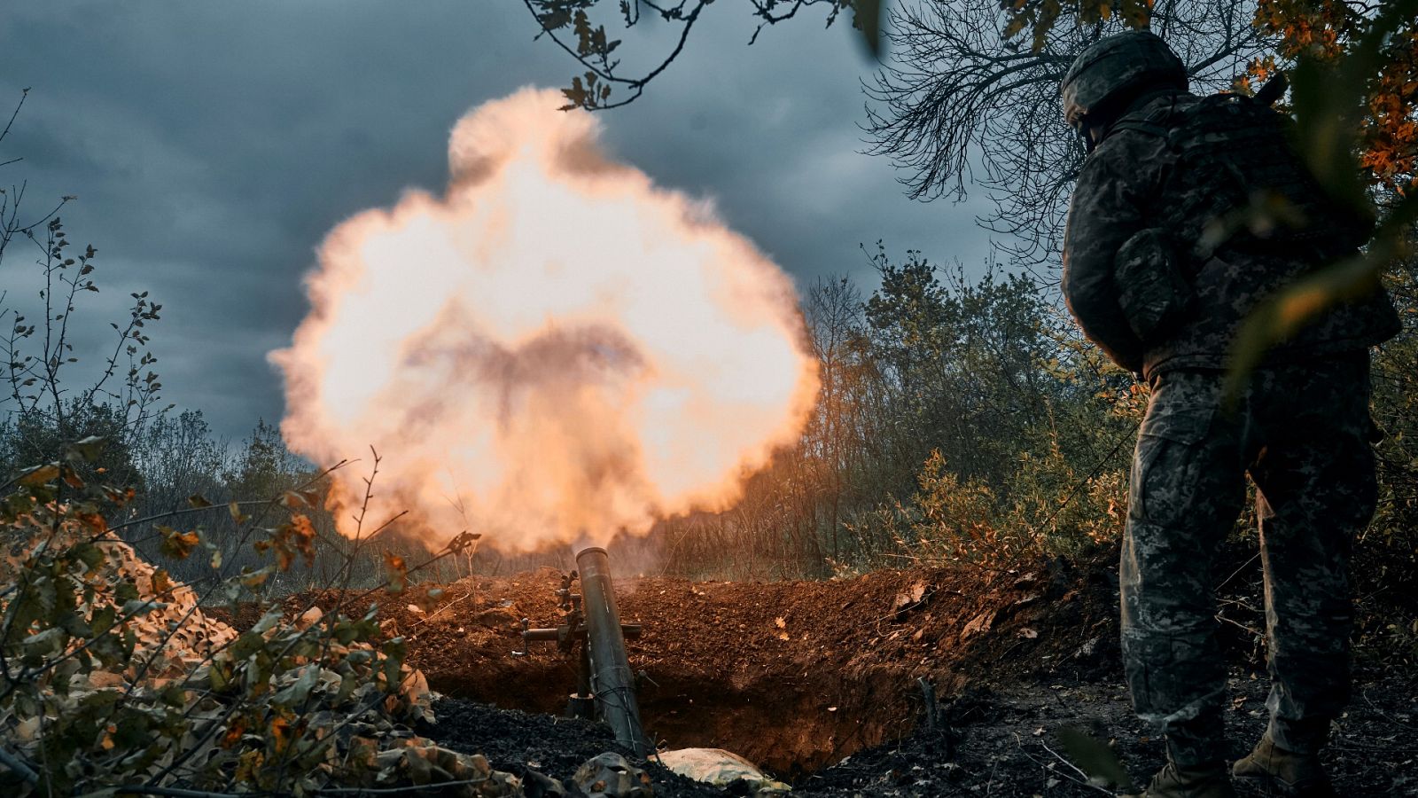 Un soldado ucraniano lanza un misil en una imagen de archivo