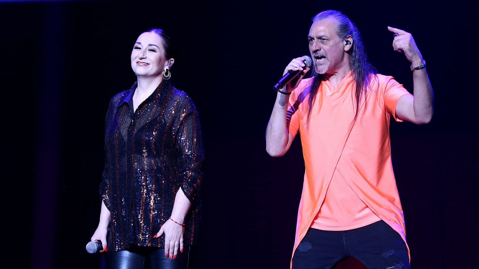 Ángeles y Dioni, Camela, en un concierto