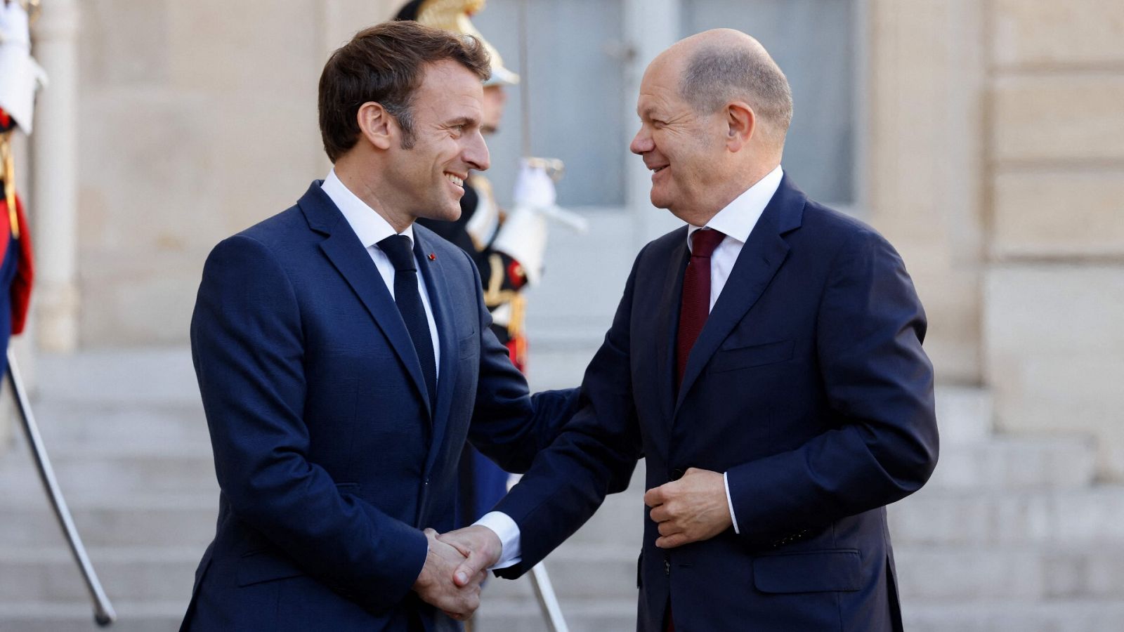 El presidente de Francia, Emmanuel Macron, y el canciller de Alemania, Olaf Scholz