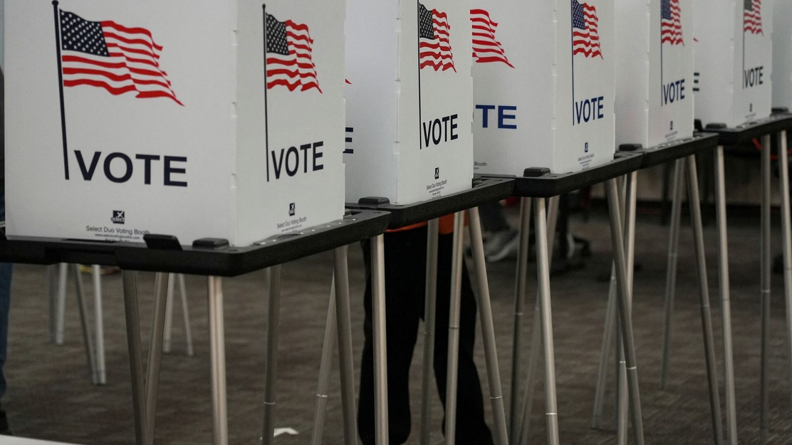 Cabinas de votación para las elecciones legislativas de EE.U. 2022