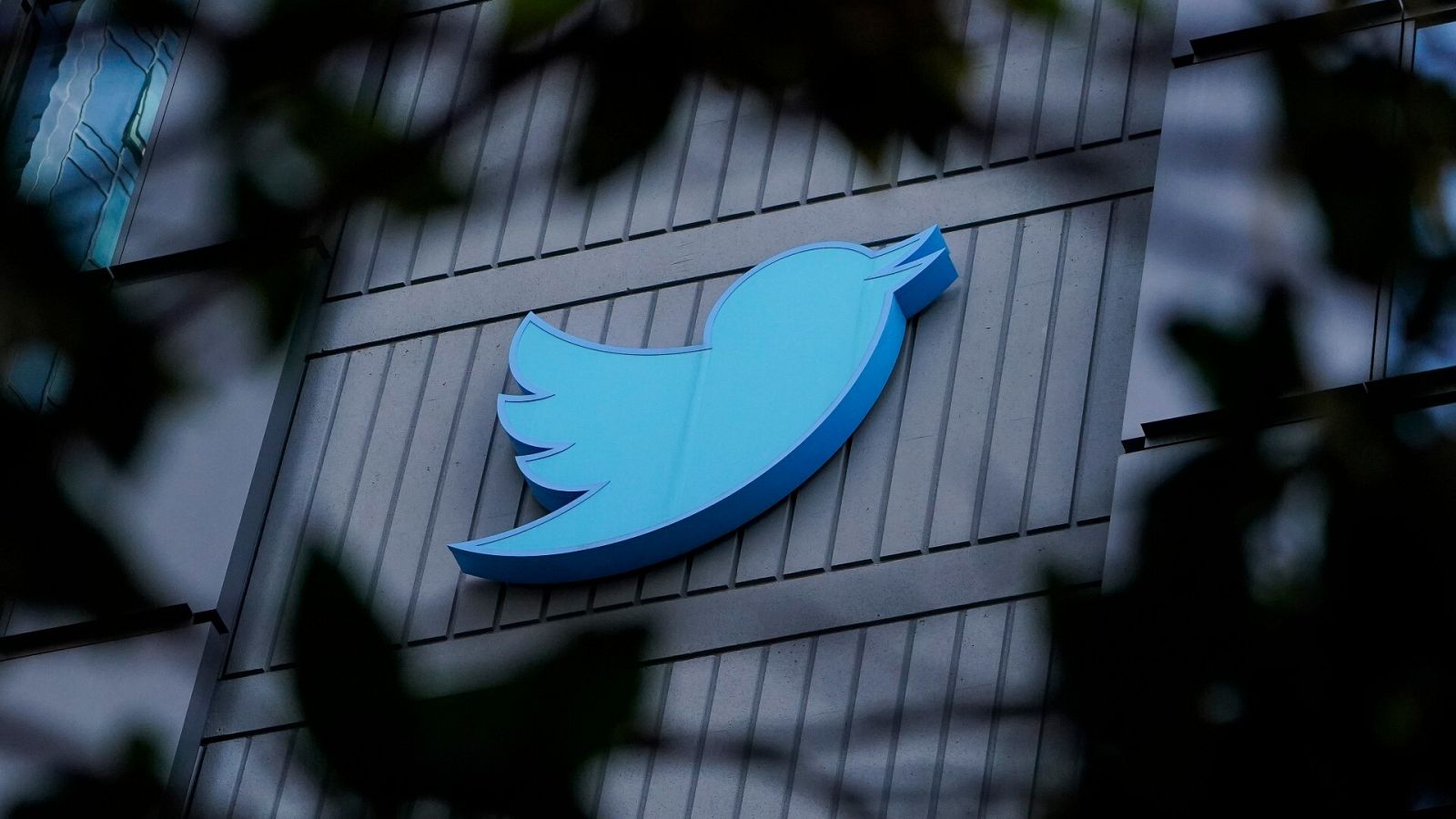 Un cartel en el exterior de la sede de Twitter en San Francisco