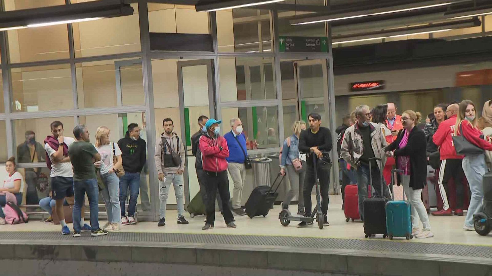 Aglomeracions i retards als trens de Renfe el primer dia de vaga