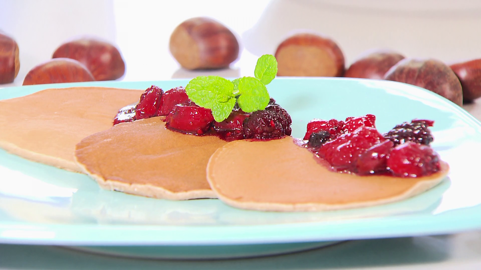 Tortitas con harina de castañas y frutos rojos