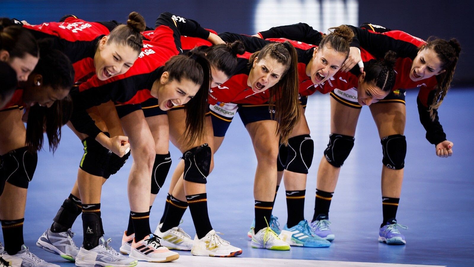 Jugadoras de la Selección femenina de balonmano durante el Europeo.
