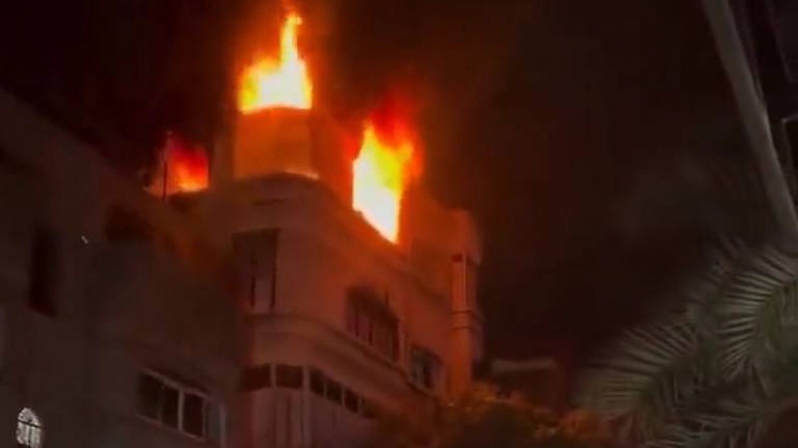 Imagen del incendio en el edificio residencial en Jabalia, Franja de Gaza