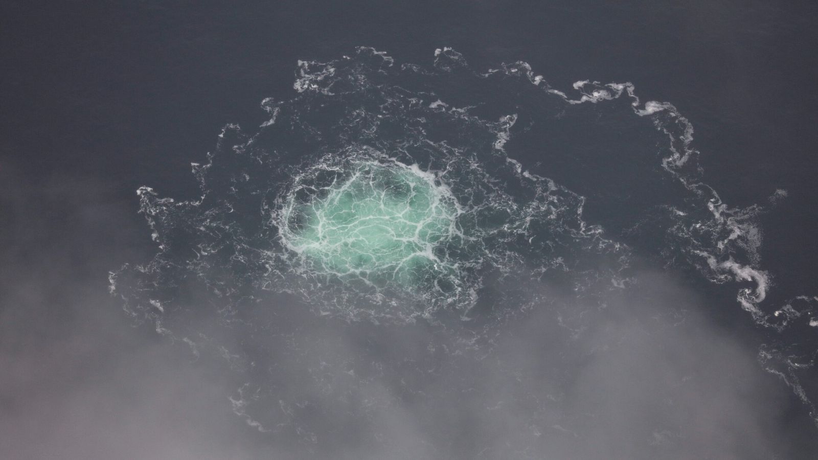 Imagen de archivo de una de las fugas del gasoducto Nord Stream 2. Foto: Guardia Costera de Suecia, vía Ap. 