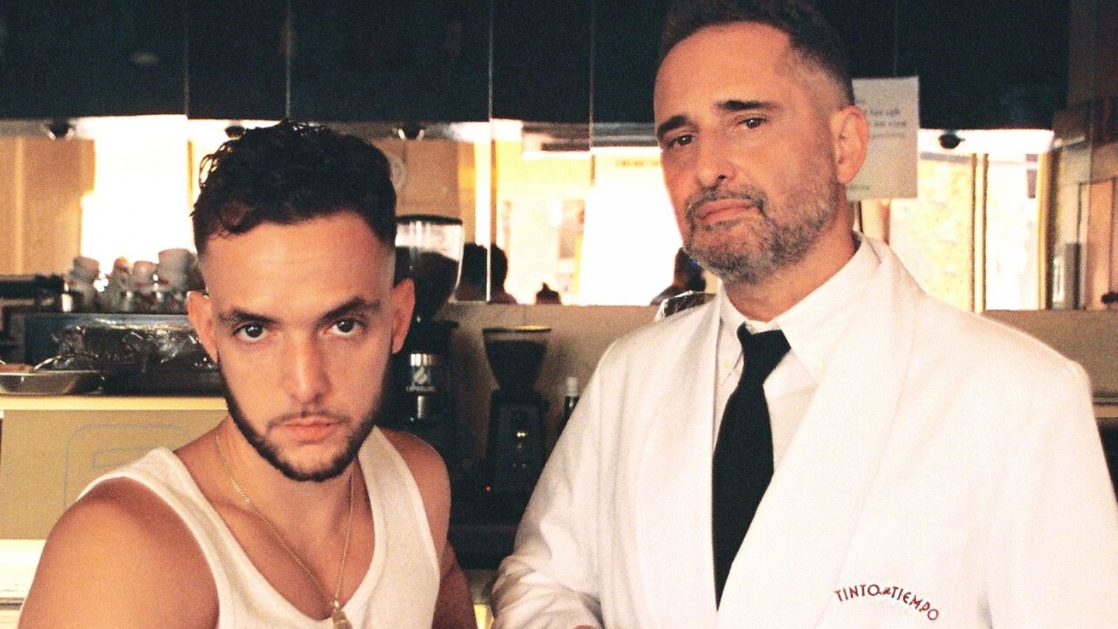 C. Tangana y Jorge Drexler en el videoclip de 'Tocarte'