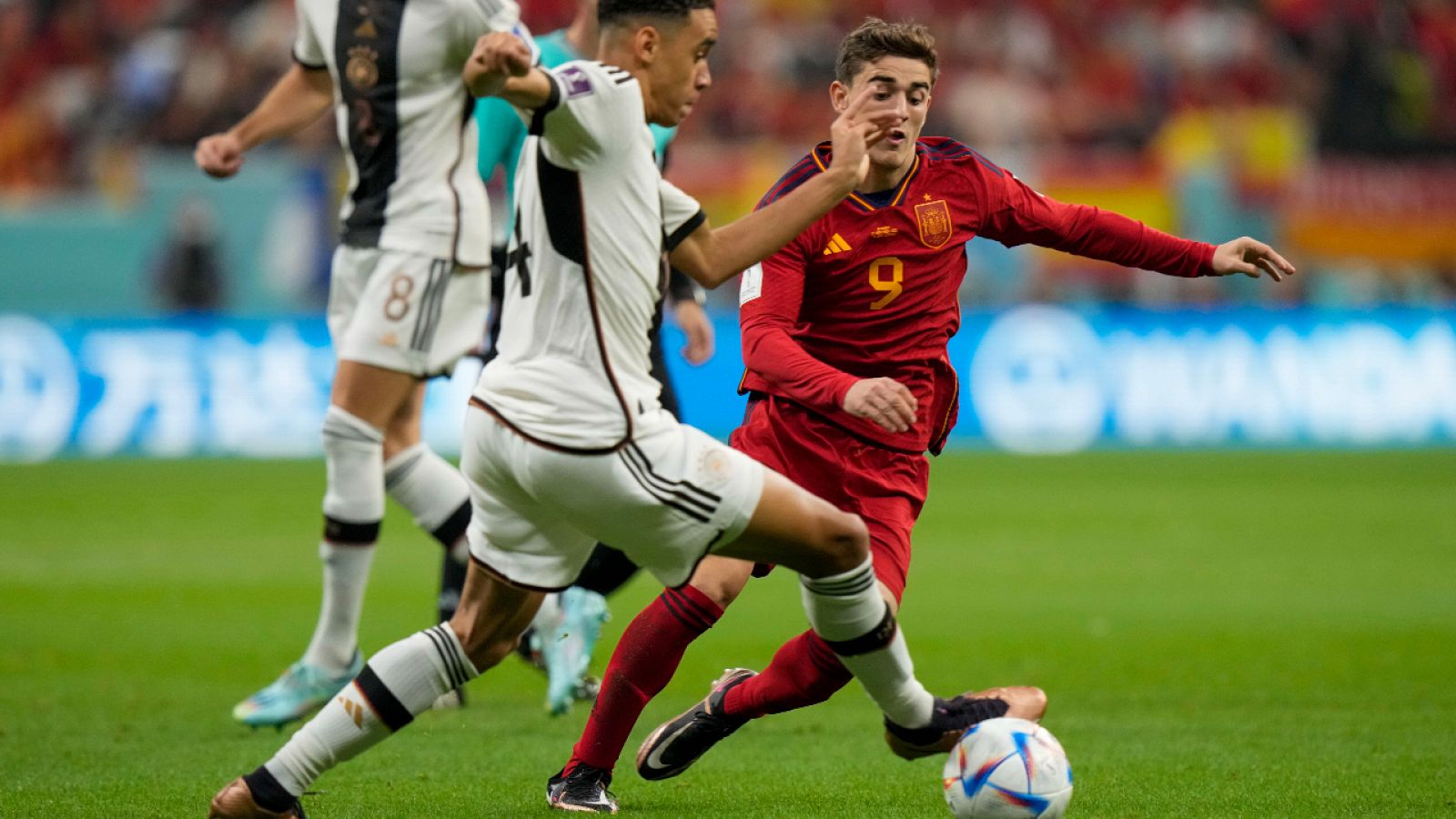 Japón sorprende a España en jornada inaugural del futbol